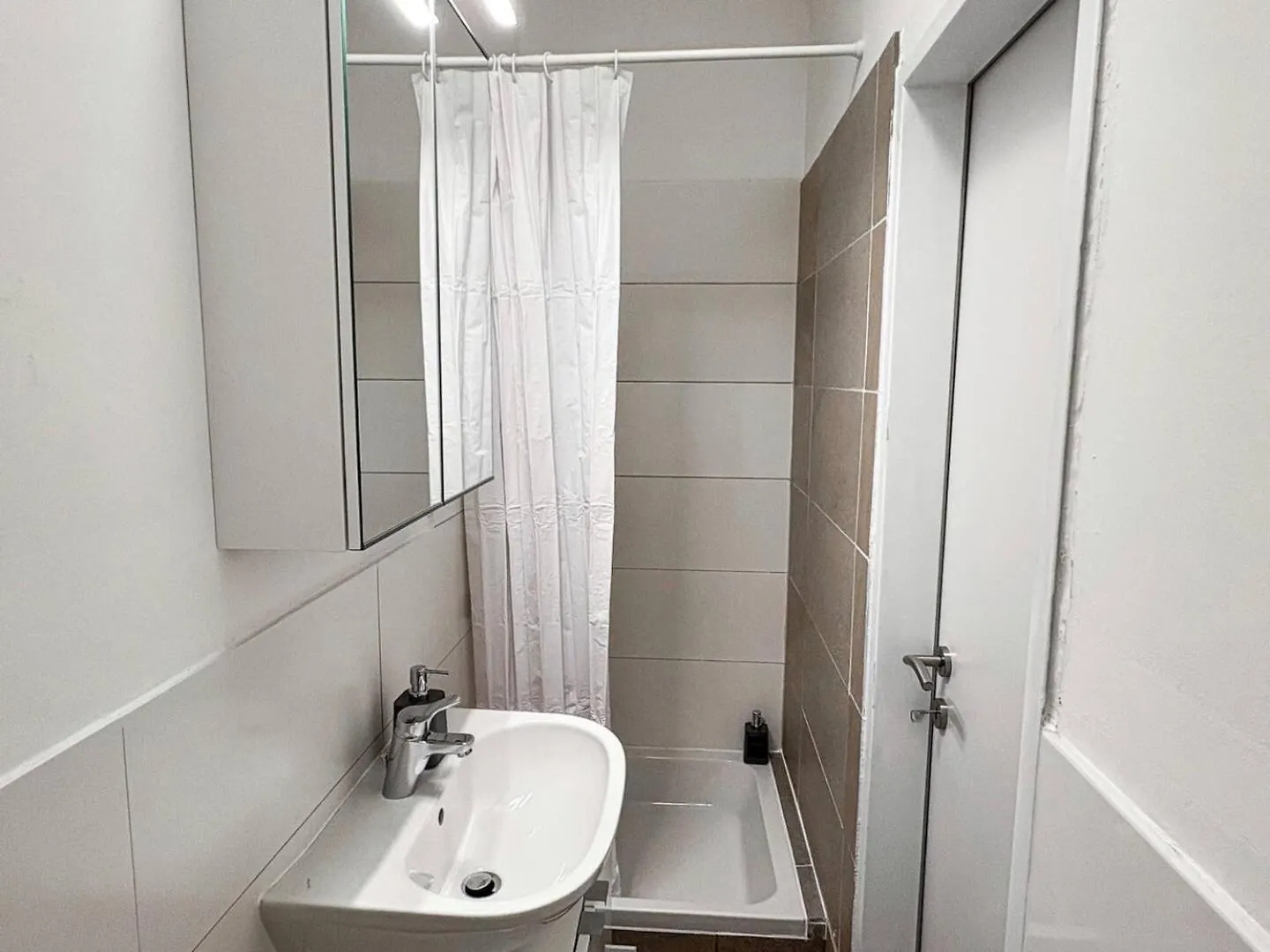 Modern Living I 2 Min To U3 Metro Line I Fast Wifi Apartment Vienna