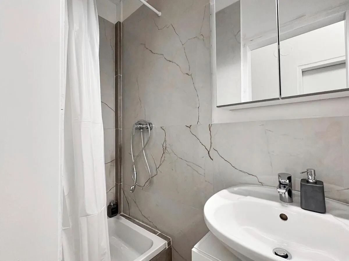 Modern Living I 2 Min To U3 Metro Line I Fast Wifi Apartment Vienna